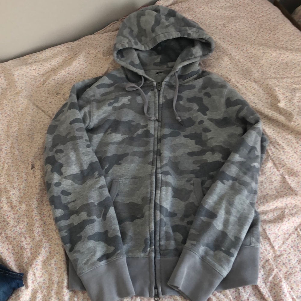 Uniqlo XS camo hoodie